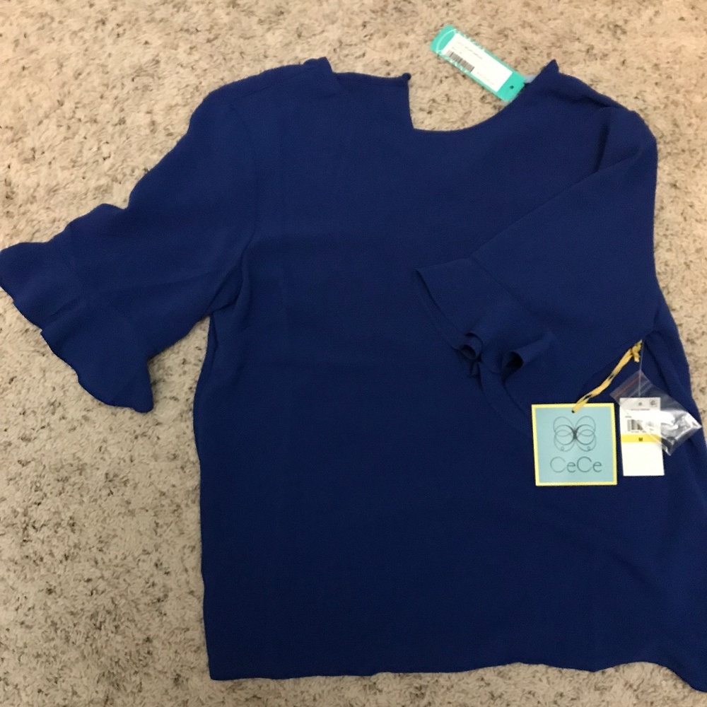 Cece sportswear short sleeve. Ruffle cuff crew neck blouse. Blue size medium